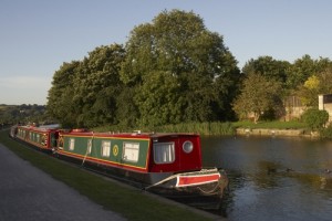 canal Kennet and Avon UK shutterstock_80467474
