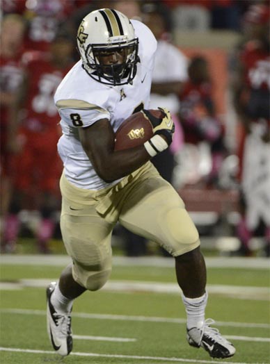 UCF Knights running back Storm Johnson (8) runs the ball against the Louisville Cardinals during the first quarter of play at Papa John's Cardinal Stadium.