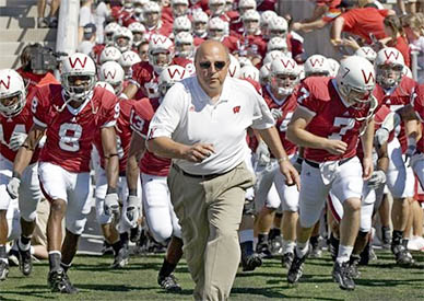 Wisconsin Director of Athletics and College Football Hall of Fame member Barry Alvarez will be the featured speaker at Florida Tech’s third annual Inside the Huddle banquet, hosted by President and CEO Anthony J. Catanese on Thursday, May 15 at the Panther Dining Hall adjacent to the Clemente Center and Panther Aquatic Center. (UWBadgers.com image)