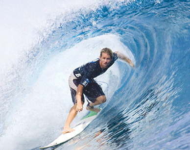 Damien kept up with C.J. with an equal number of WCT contests, but exceeded him in injuries. Part of the Surfrider Pro Team sponsored by the Surfrider Foundation, Damien won Rookie of the Year at the ASP Championships in 2000. (Image for SpaceCoastDaily.com)