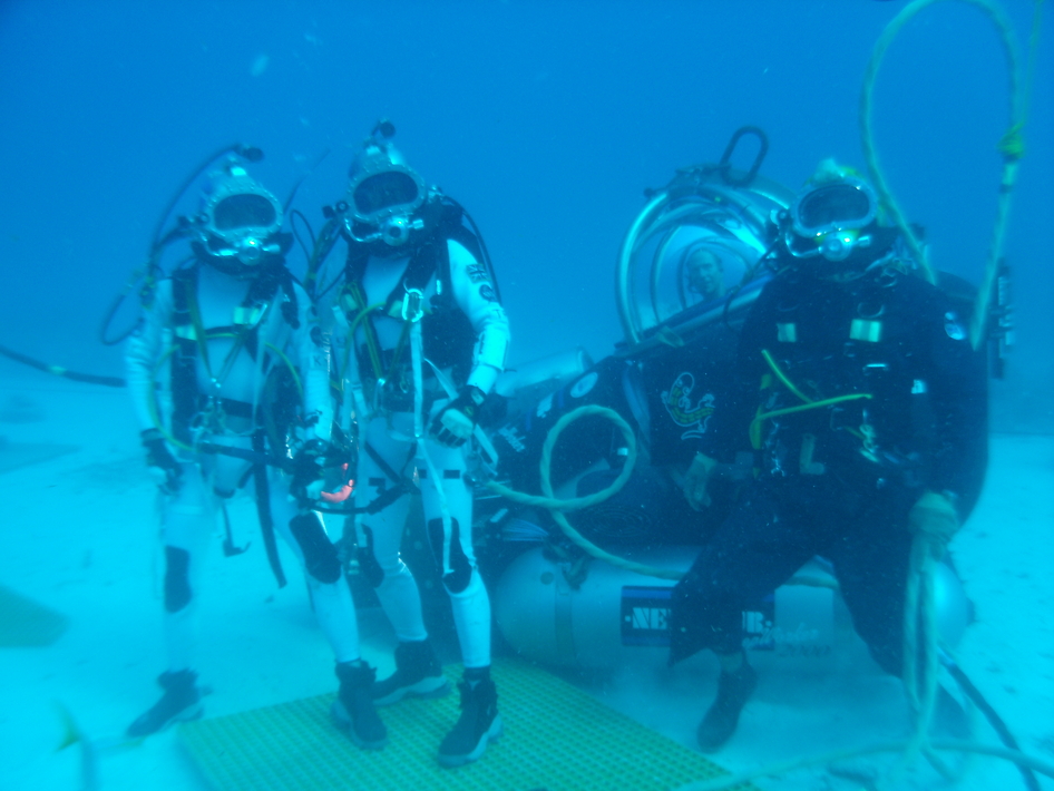 NEEMO 16 aquanauts Kimiya Yui and Tim Peake pose with their support diver and astronaut Mike Gernhardt in the DeepWorker single-person submarine. (NASA.gov Image)