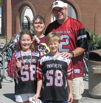 Wes and Rachael Sumner with children Jonah and Sarah Grace during Florida Tech’s 2014 Homecoming Game and festivities. (Nancy Lundell image) 