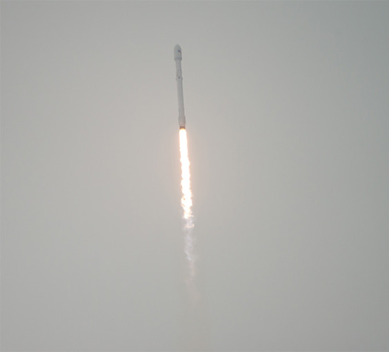 The SpaceX Falcon 9 rocket launches with the Jason-3 spacecraft Sunday, Jan. 17, 2016, from Space Launch Complex 4 East at Vandenberg Air Force Base in California. Jason-3, an international mission led by the National Oceanic and Atmospheric Administration (NOAA), will help continue U.S.-European satellite measurements of global ocean height changes. (NASA.gov image)