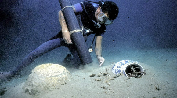 Explorer Robert Marx, seen here unearthing water-bound relics, will speak about his adventures on May 24 at Florida Tech’s Gleason Performing Arts Center