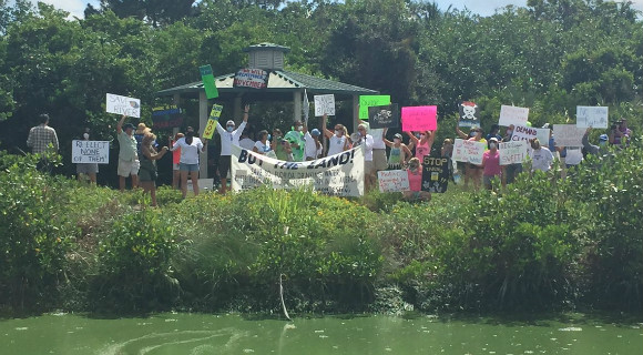 Protestors were kept at bay from Senator Rubio. Fences were put up to prevent interaction. (Bullsugar.org Image)