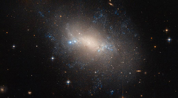 NASA-lopsided_lynx_ngc_580-2
