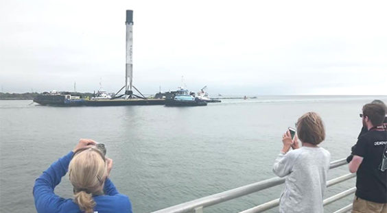 SpaceX First Stage Booster Returns To Port Canaveral On Drone Ship 'Of ...