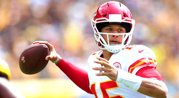 Chiefs sign Patrick Mahomes to a 10-year deal