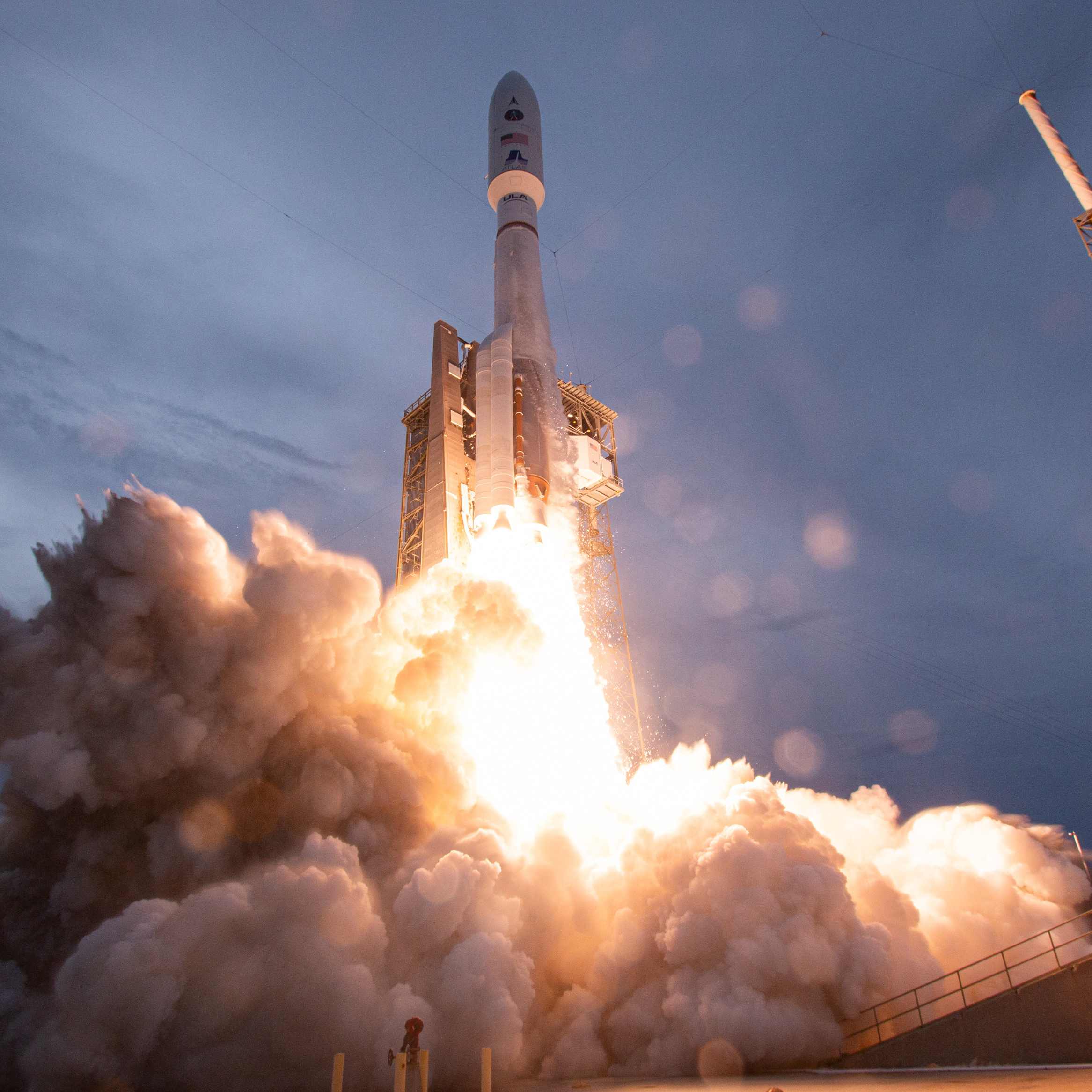 atlas v night launch