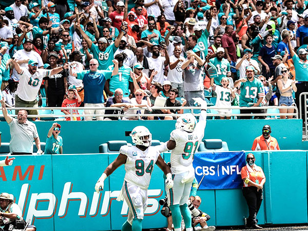 Miami Dolphins Defeat Patriots 20-7 in Home Opener, Tyreek Hill Shine ...