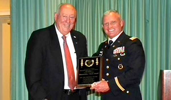 Donn Weaver (Left) presents award to Tim Thomas (Right)