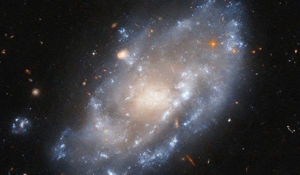 El Telescopio Hubble de la NASA busca fuentes de luz visible de rayos X a 100 millones de años luz de distancia