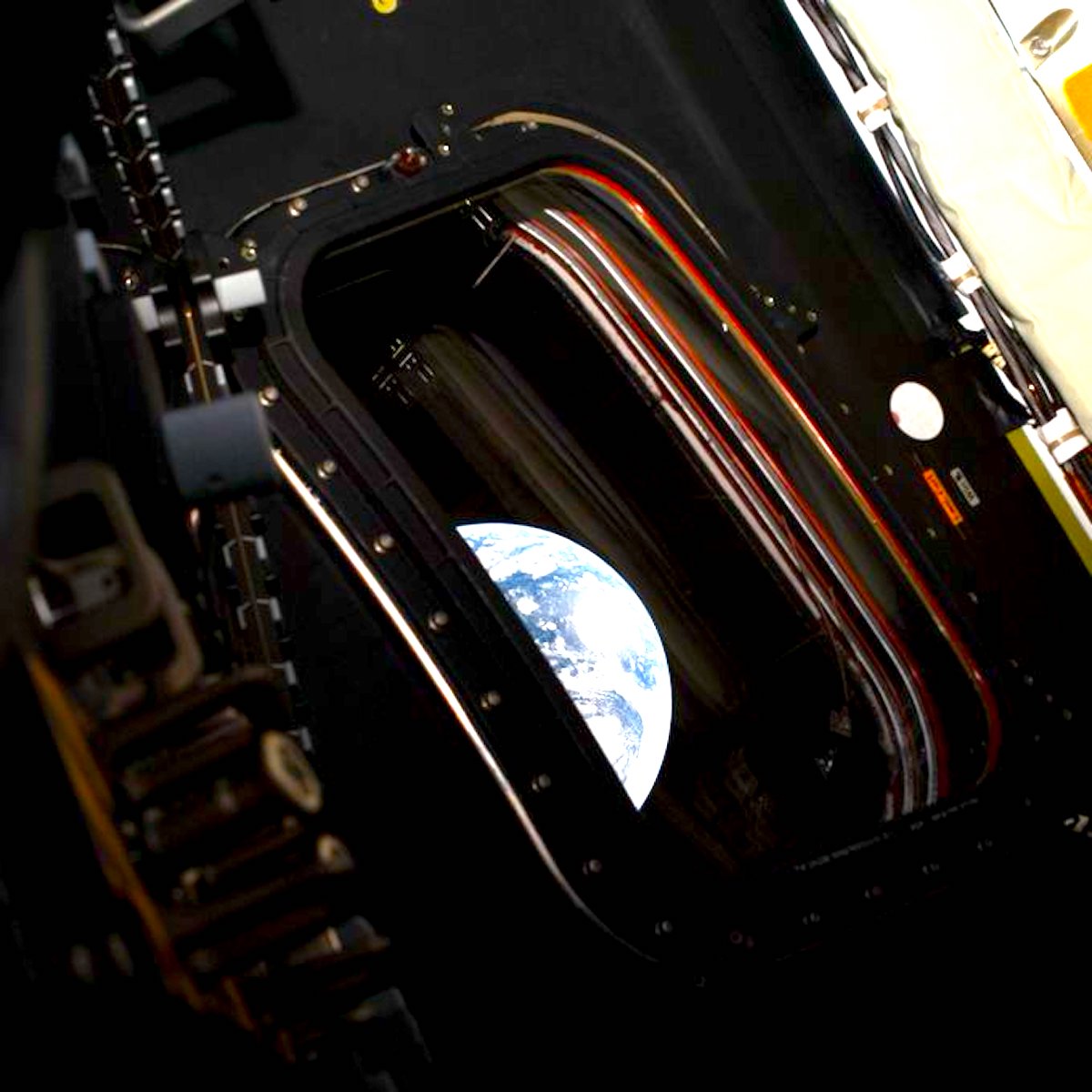 NASA Astronauts Describe Space Journey As ‘An Amazing Ride’ as Crew Members Continue Historic Moon Voyage